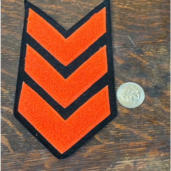 1950s Vintage Orange & Black 3 Stripe Chevron Pattern High School Award Badge - Picture 4 of 6